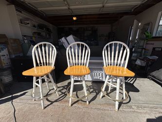 Three Rotatable bar stools,can Deliver