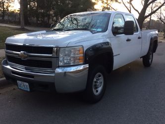 2009 Chevrolet Silverado 4 x 4 2500 HD 17,500 OB oh. Excellent. Quad cab