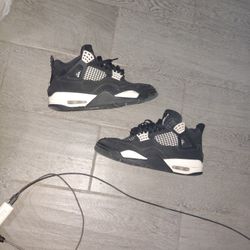 White Lighting Jordan Retro 4 Size 8