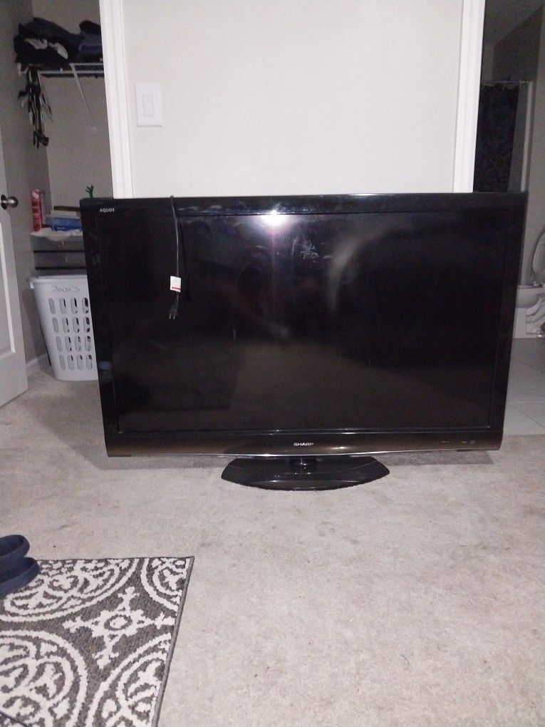 TV 52" Sharp