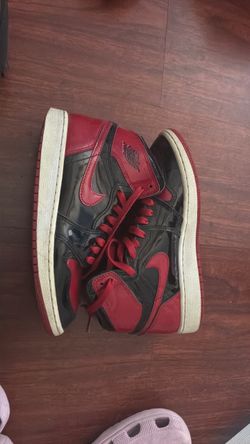 Jordan 1s red