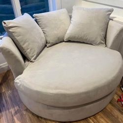 “Cuddler” Swivel Chair 