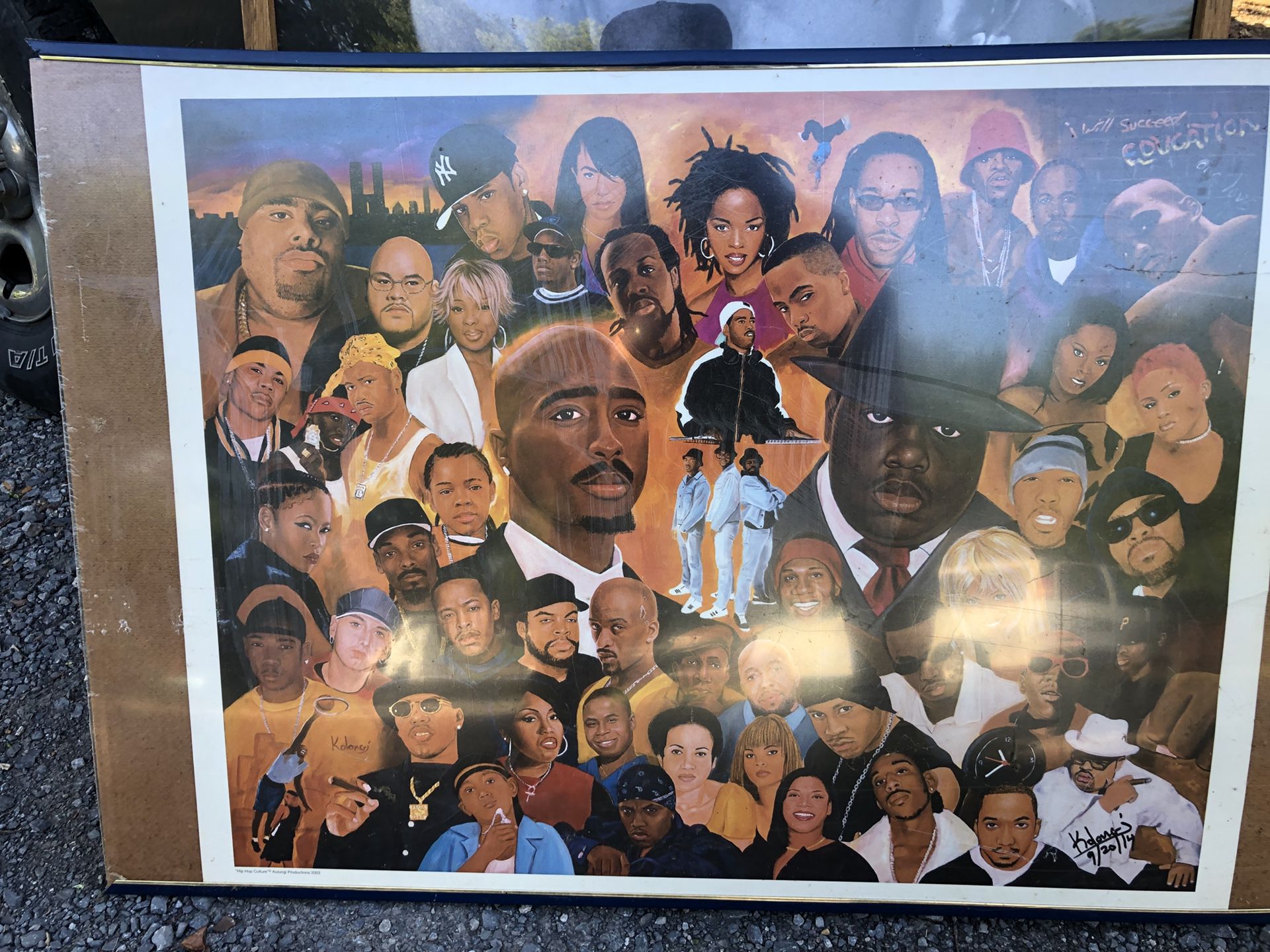 music memabilia pic is in great shape needs framed has all your favorite artists on it and it’s singed by some one on the bottom right