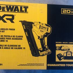 DEWALT 20V MAX XR Lithium-Ion Cordless 2-1/2 in. 15-Gauge Finish Nailer Kit with 2.0Ah Battery, Charger and Contractor Bag