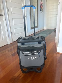 Titan Deep Freeze Rolling Cooler Bag