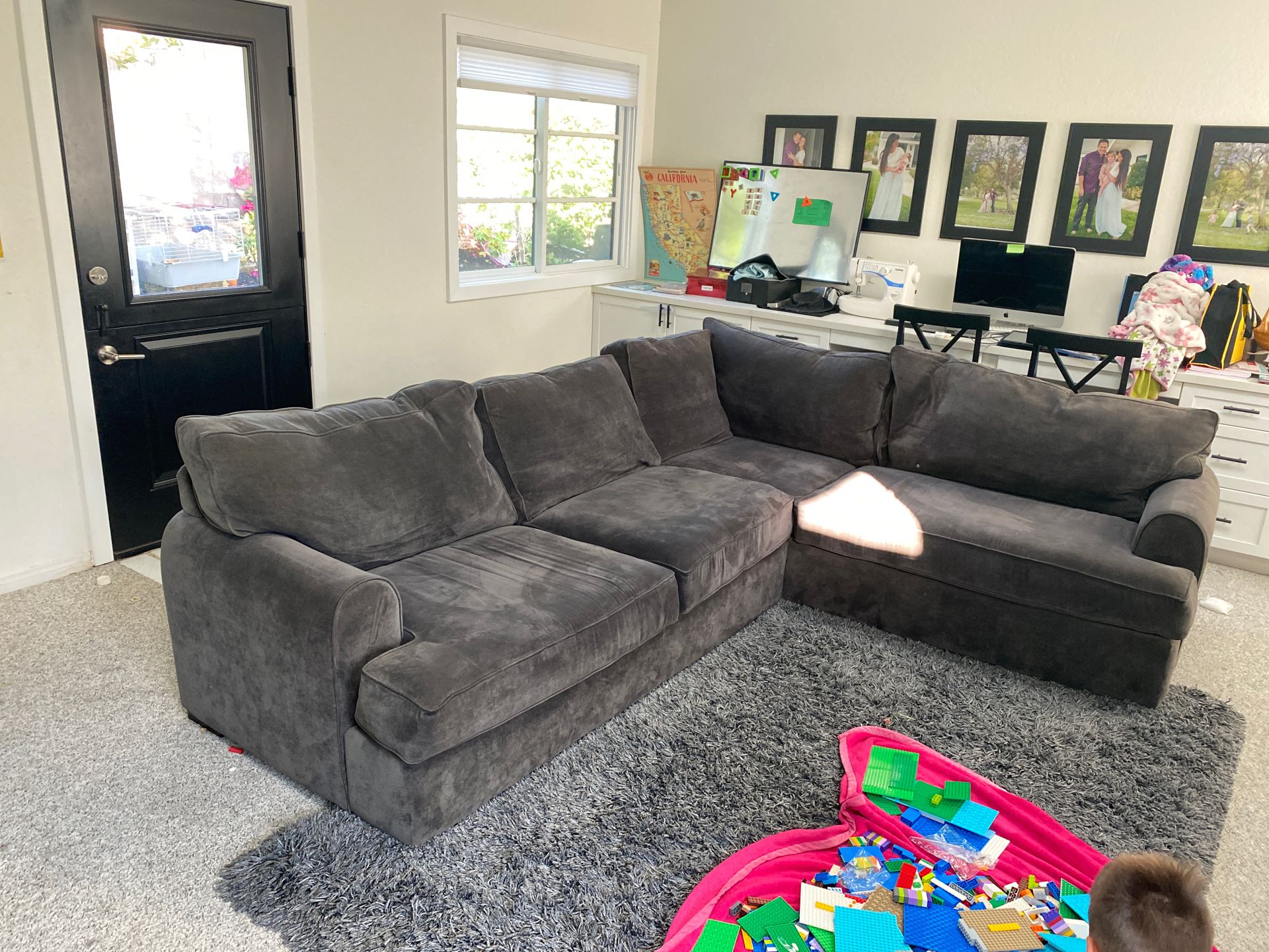 Sectional Couch in Very Good Condition