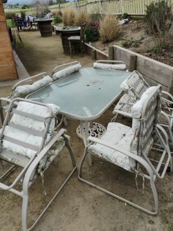 Patio Table Chairs And Umbrella Holder