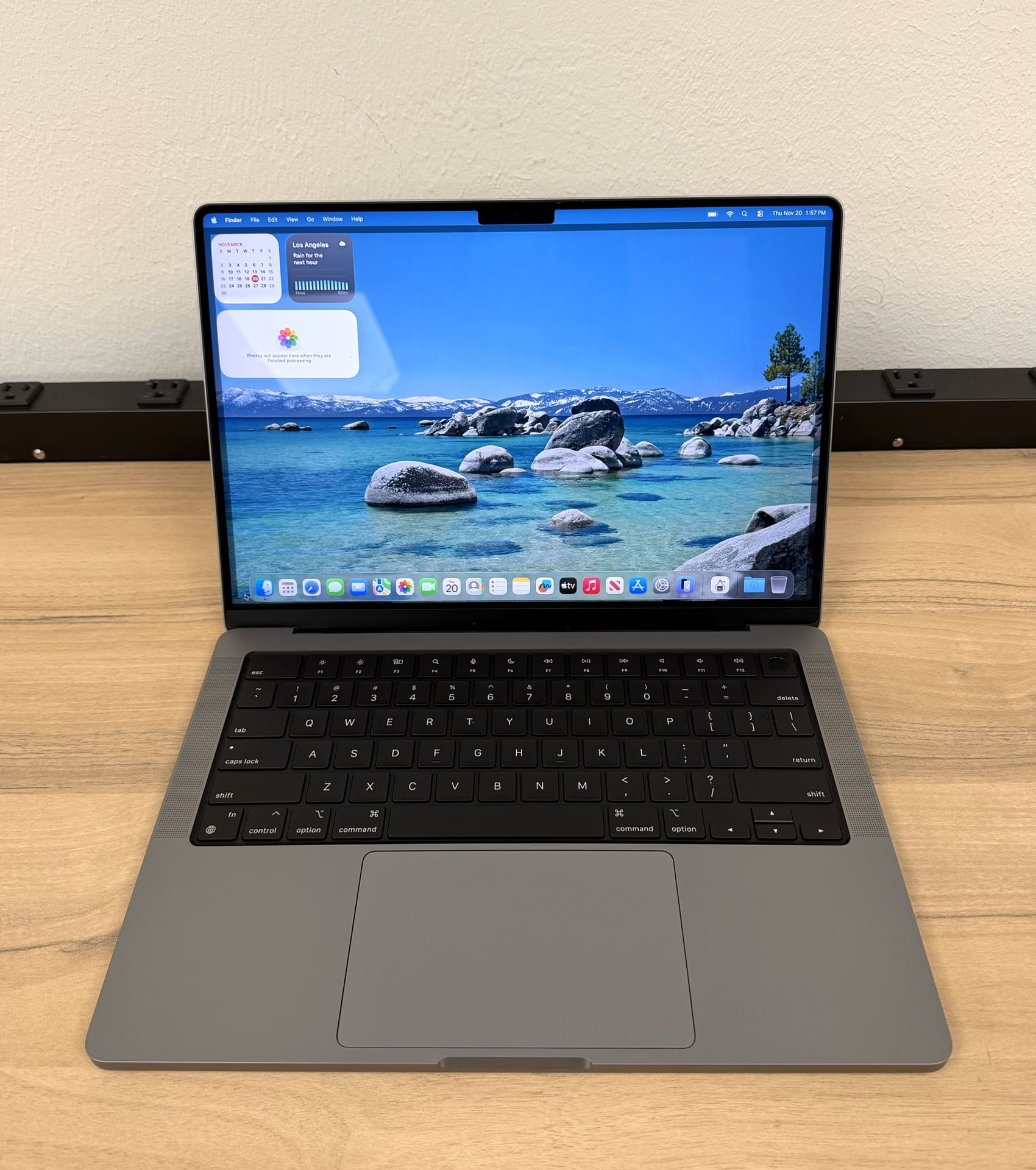 14" MacBook Pro M1 Pro 8 Core*500GB SSD*16GB RAM