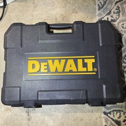 DEWALT CAJA DE HERRAMIENTA DE MECANICO, FALTAN UNAS PIESAS $120