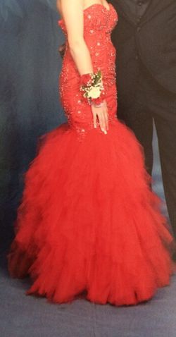 Red mermaid sweetheart prom dress size 2/4