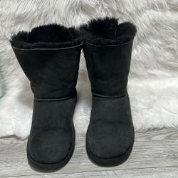UGG Bailey Bow boot size 6 