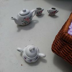 Battat Ceramic Tea Set