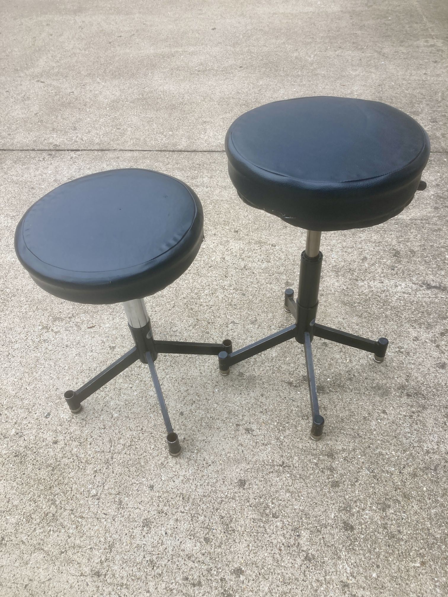 Adjustable posing stools for photography