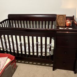 Baby crib with side changing table