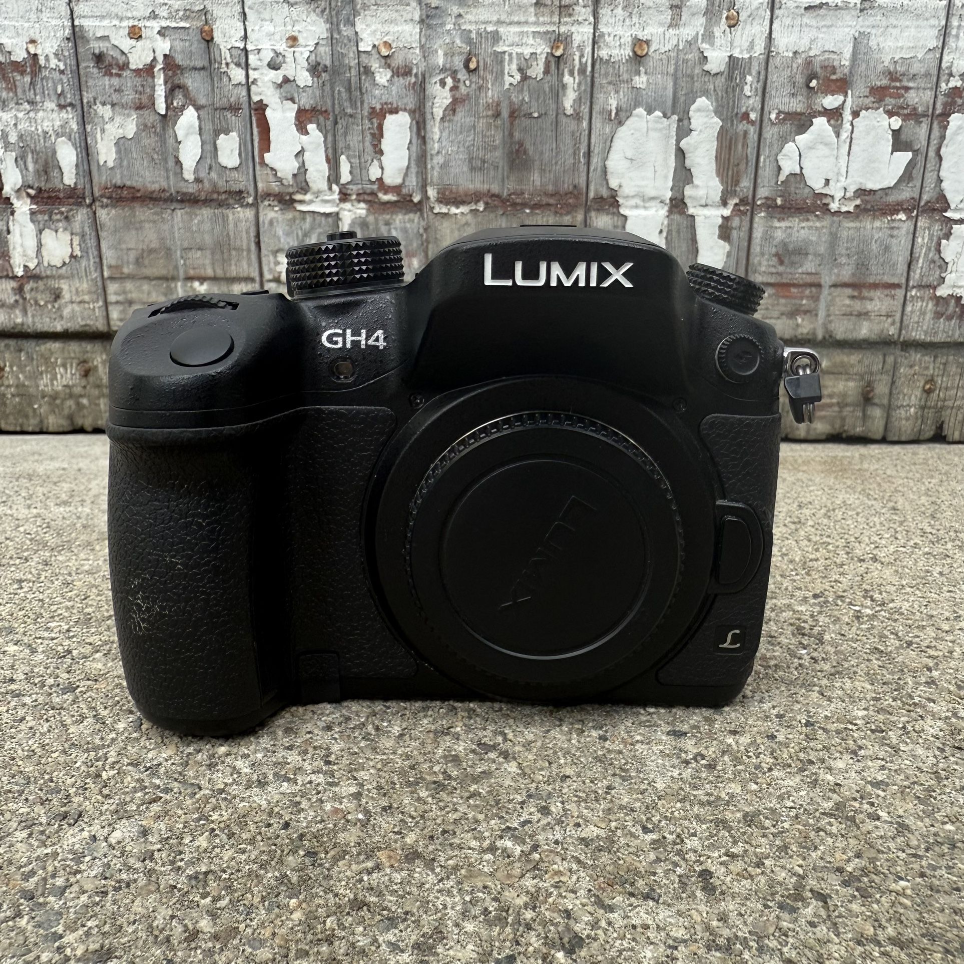 Panasonic alumina GH4 Mirrorless Camera Body