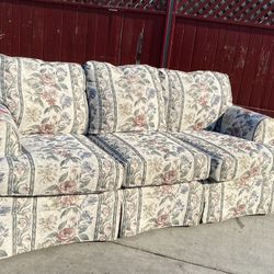 MCM Broyhill Furniture Floral Couch Great condition