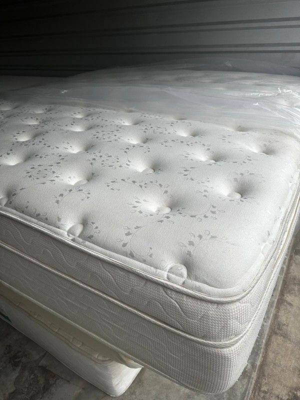 King Size Mattress And Boxspring