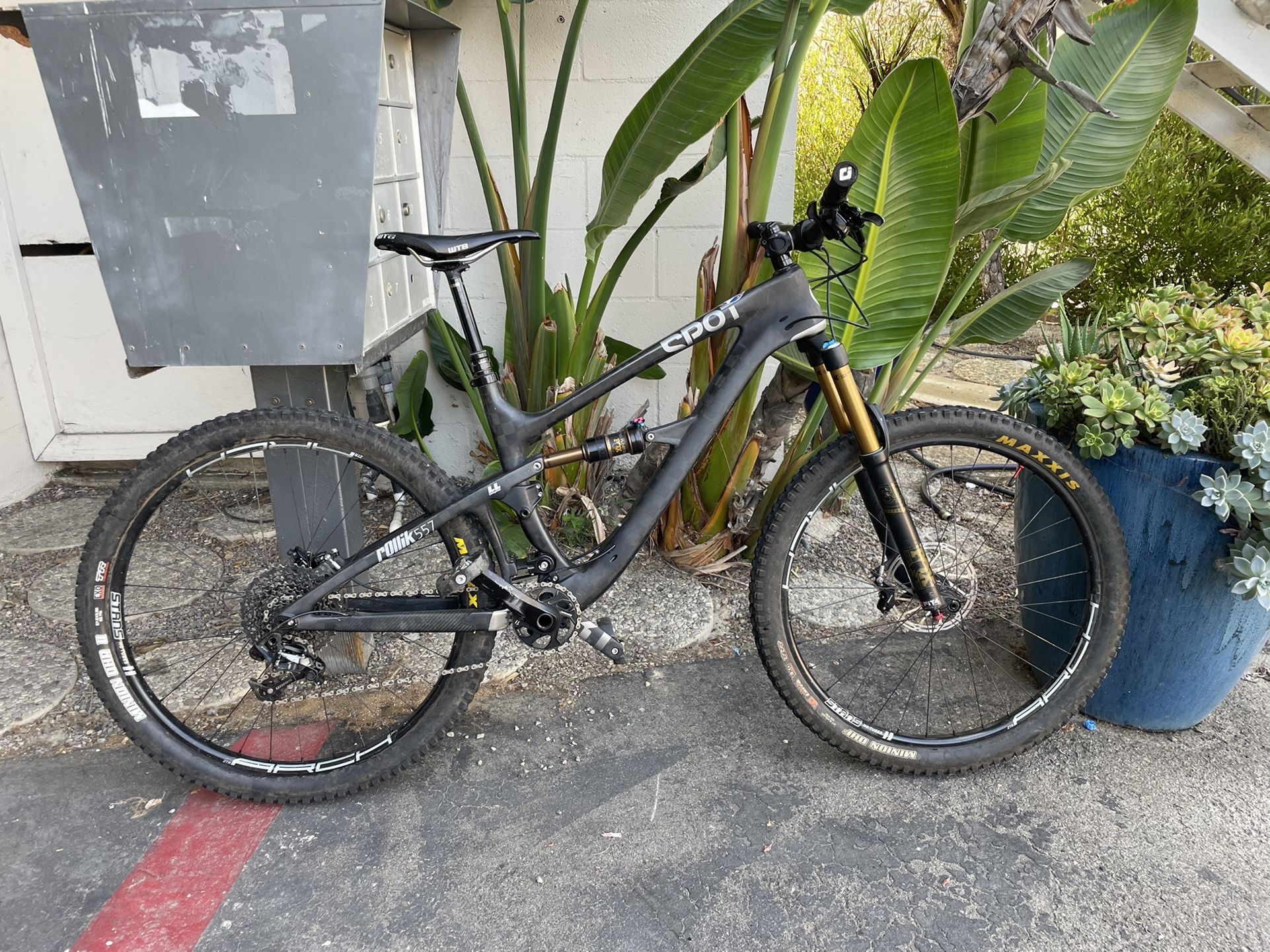 Spot Rollik Medium Mountain Bike Full Suspension
