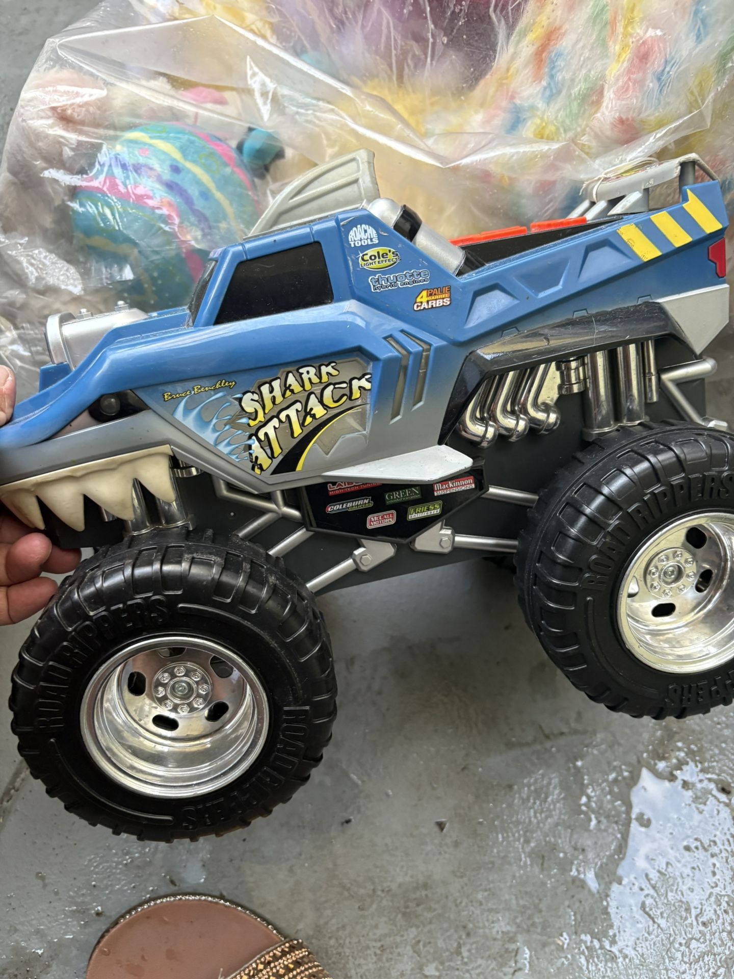 Giant Monster Truck