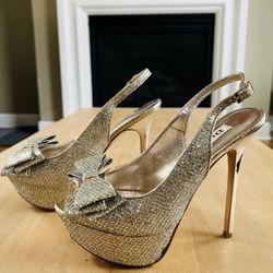 Women’s Gold Sparkle Round Toe Slingback Platform Stiletto Heels, Size 6