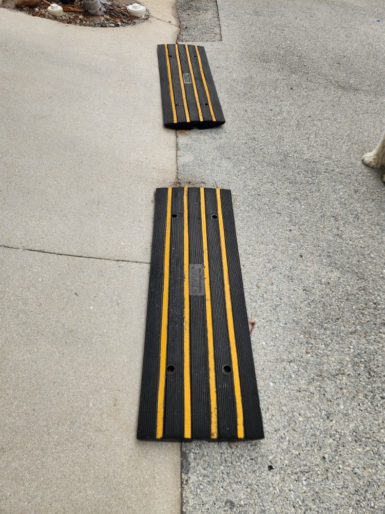 Vevor Rubber Curb Ramps (Set Of 2)