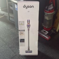 Dyson V8