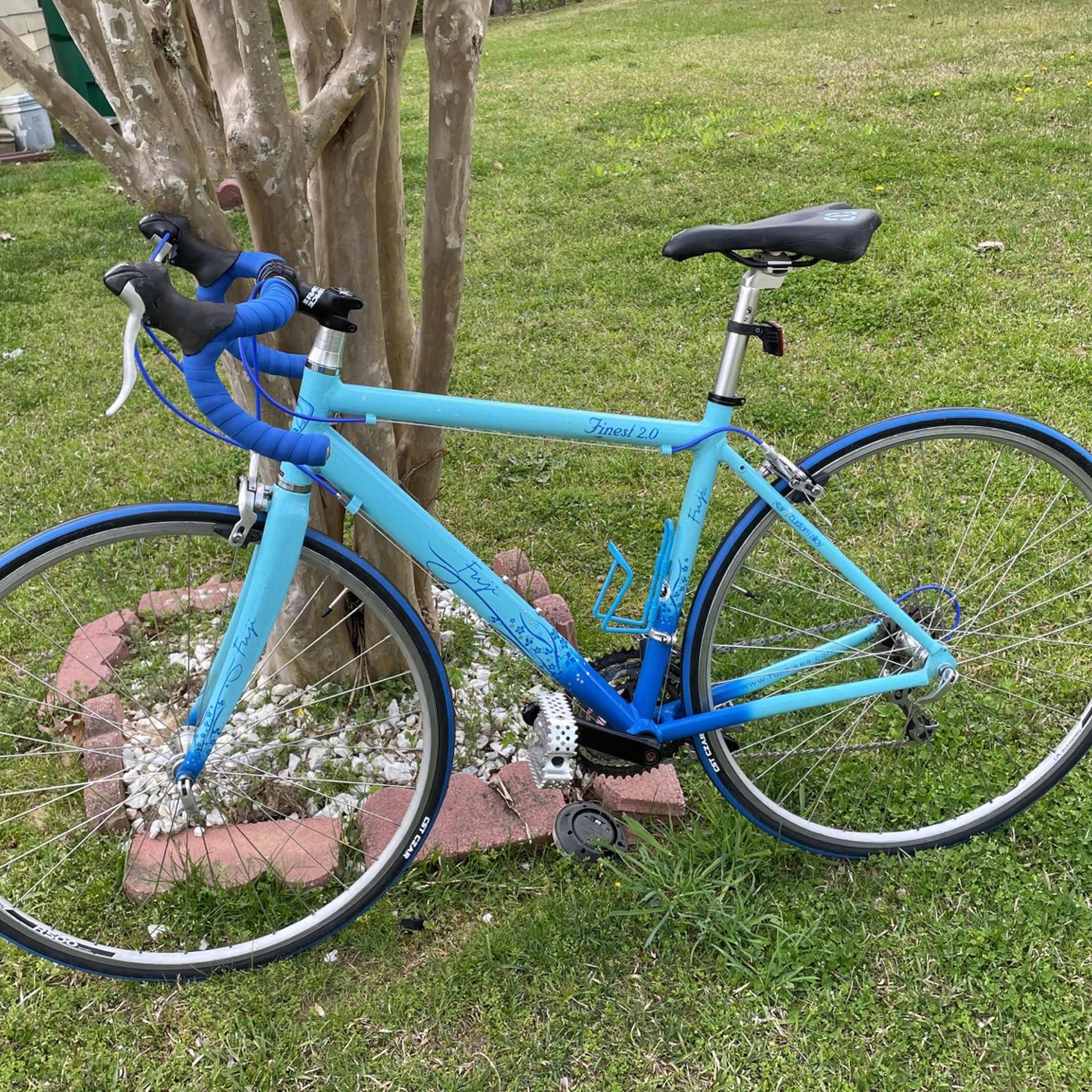 Ladies Fuji Finest 2.0 Road Bike