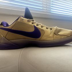 KOBE 5 Pronto X Undefeated Hall OF Fame NIKE Size: 11