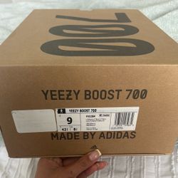 Yeezy Boost 700  UTIBLK Size 9  