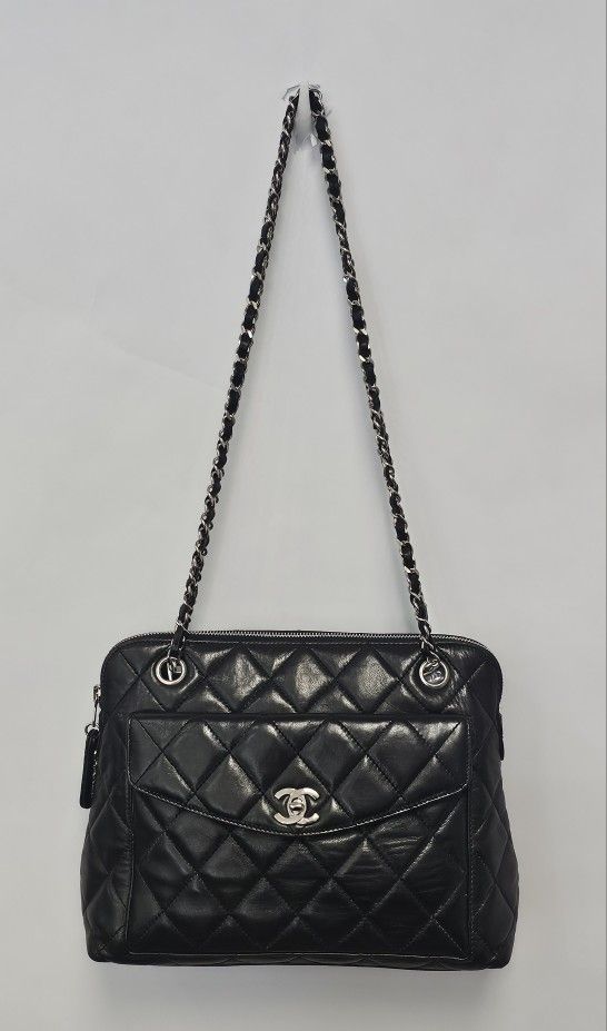 Chanel Black Leather Shoulder Bag 