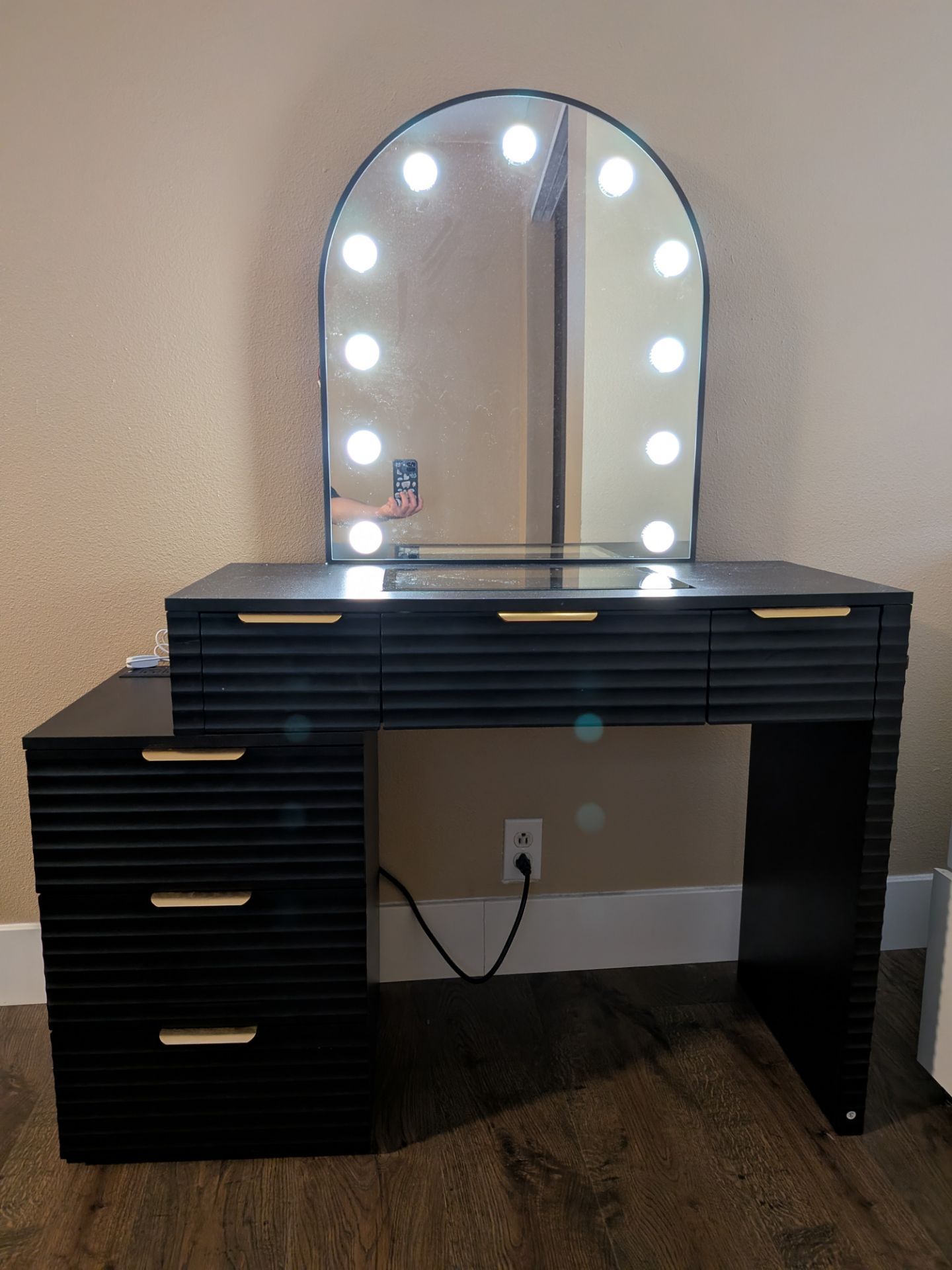 Makeup vanity desk