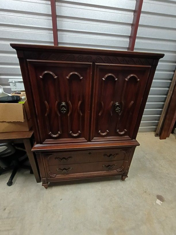 Dresser