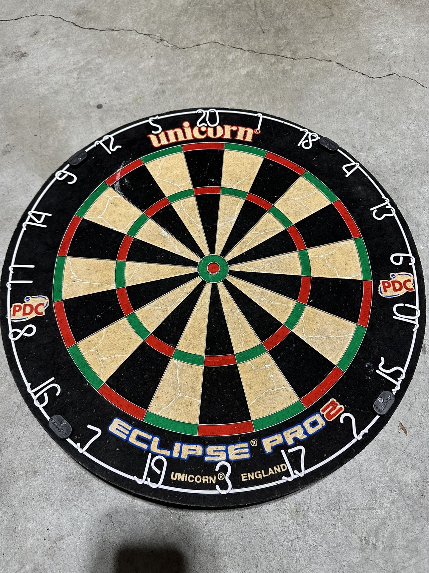 Unicorn Eclipse Pro 2 Bristle Dartboard PDC Official Steel Tip Board.