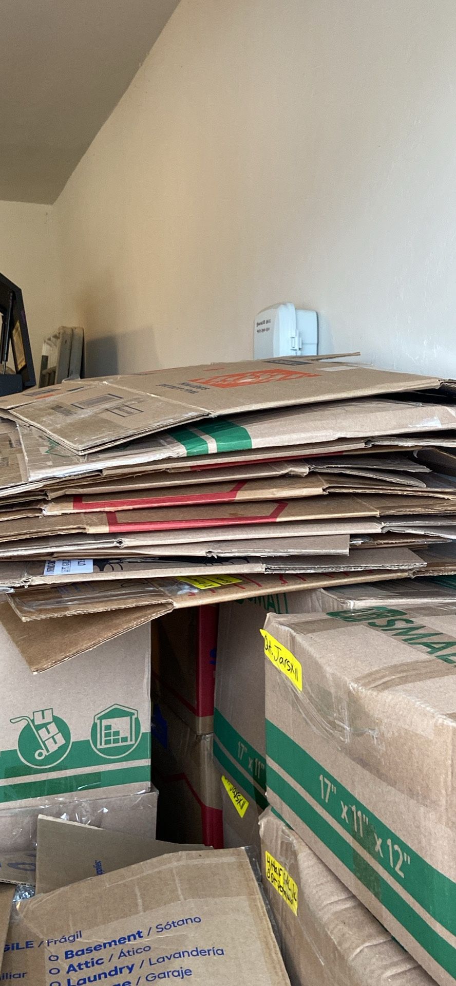 Moving Boxes, Packing Paper, Bubble wrap, Mattress Zipper Bags(3), Blankets