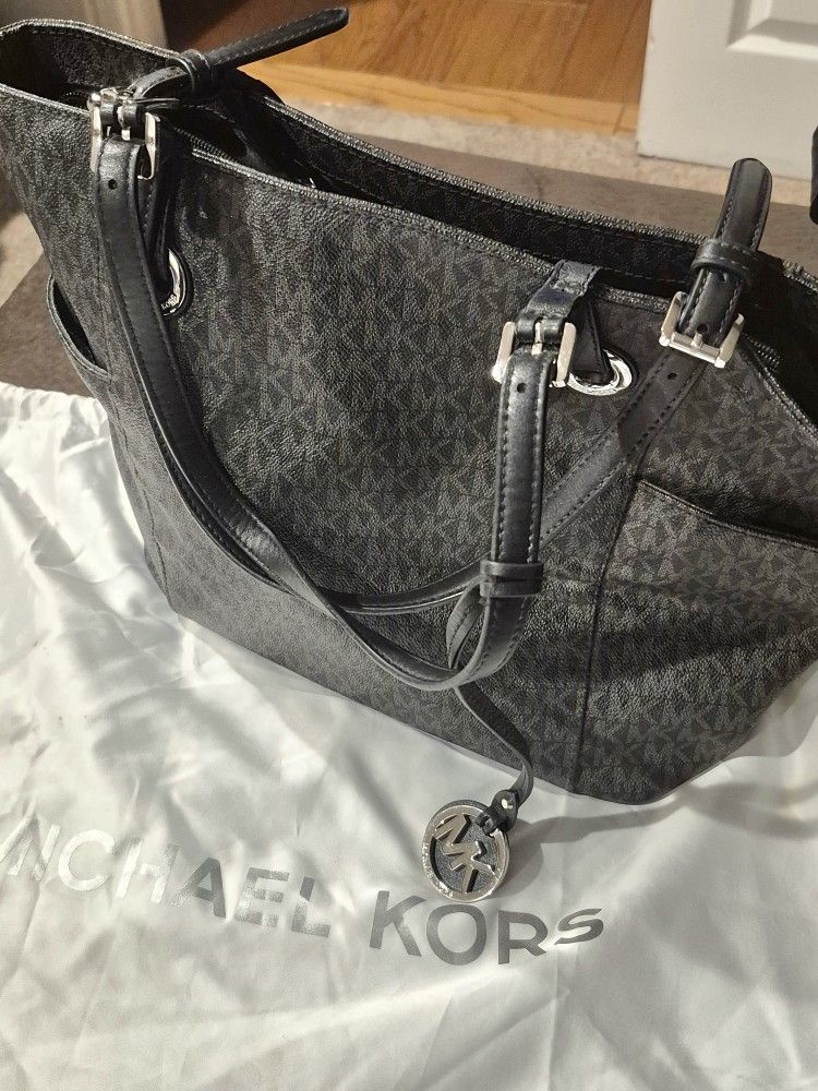 MICHAEL KORS Womes Purse with matching Wallett