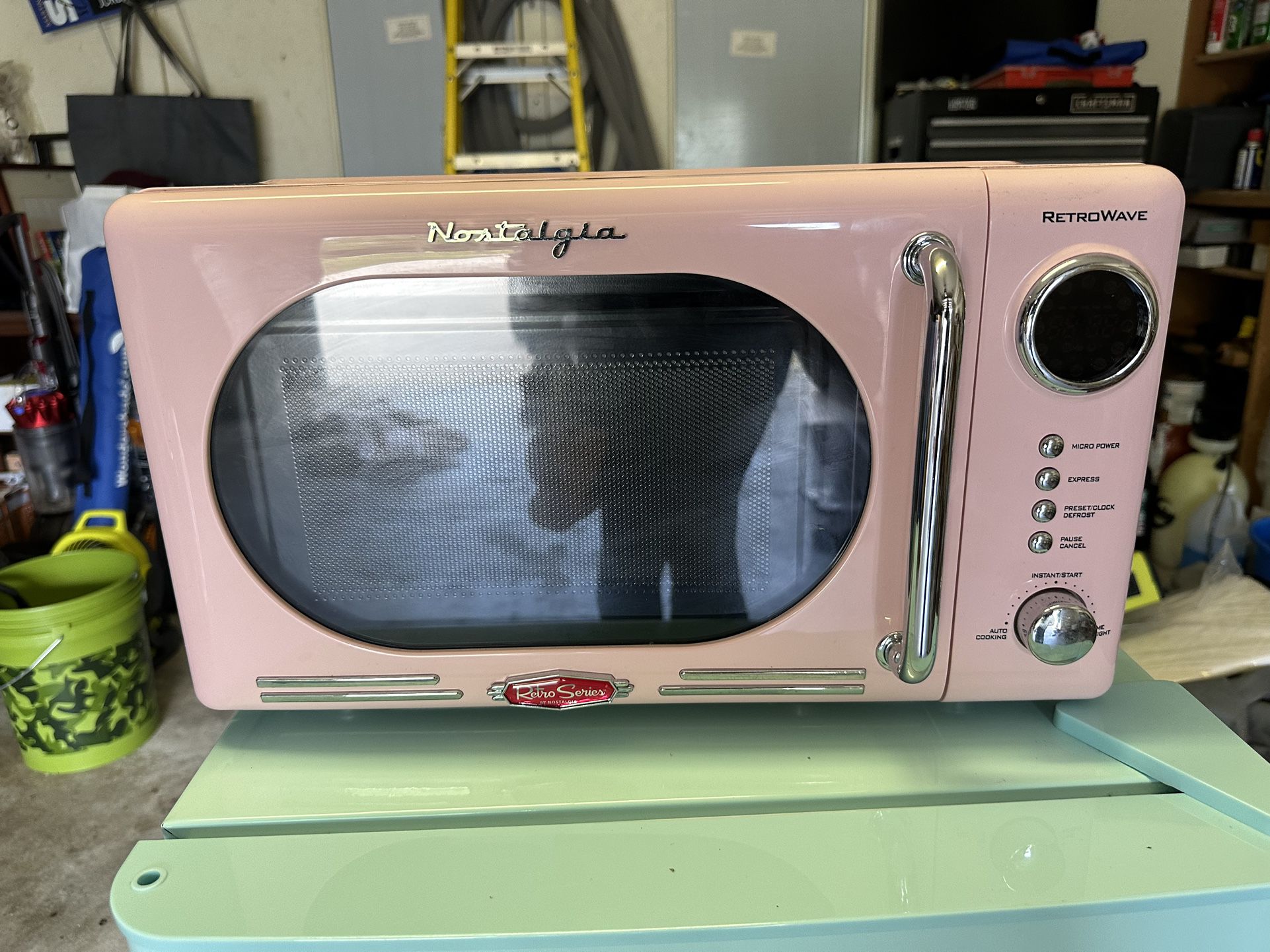 Nostalgia Retro series Countertop Microwave - Pink for Sale in Palm City,  FL - OfferUp