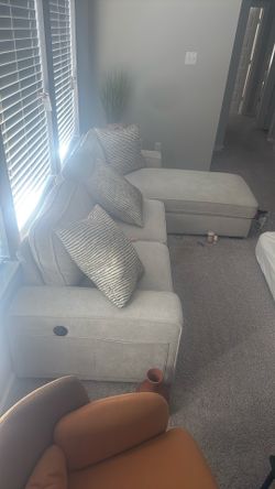 L Shape Couch 🛋️