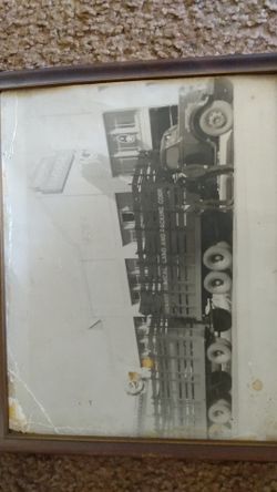 Early Salinas photo (1939) johnson's Garage