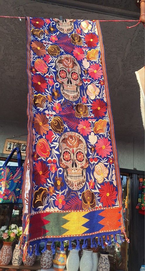 💥 Skull Embroidered Runner 💀💥