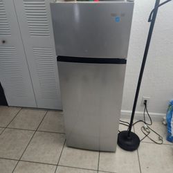 Top and bottom fridge