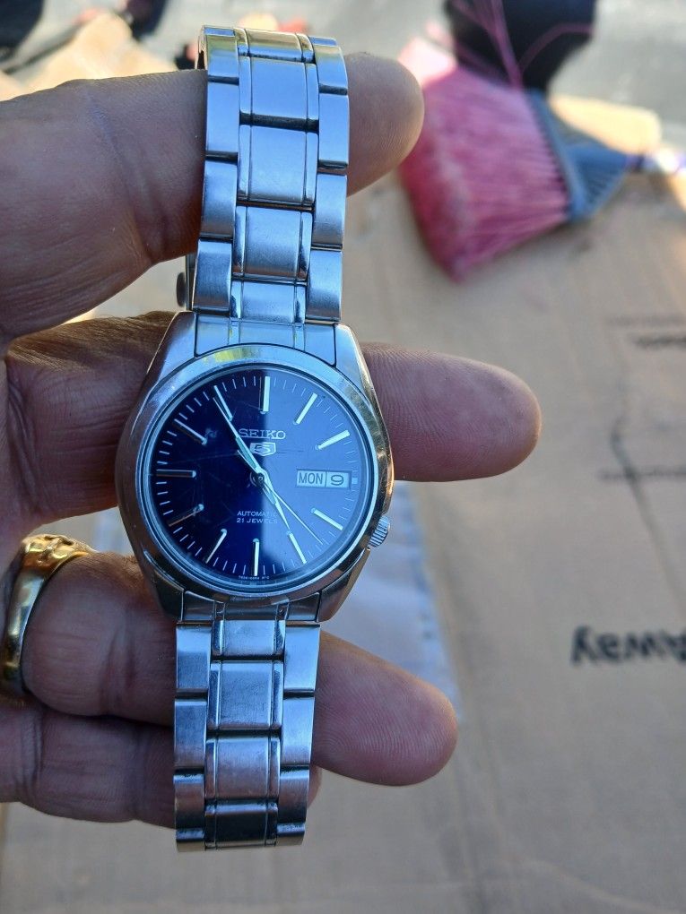 It's a Connecticut cycle automatic watch.Then I go next