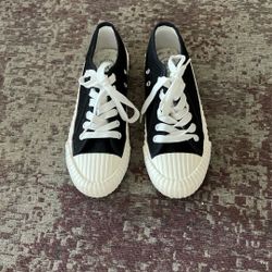 New Women’s Sneakers, Size 7