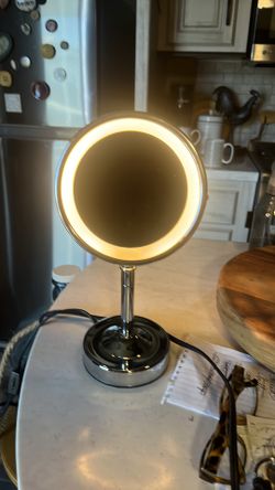 LIGHTED make up mirror