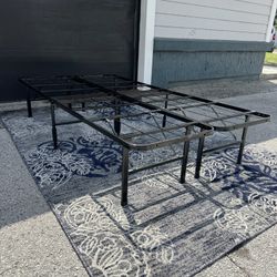 Full Size Metal Frame Like New 
