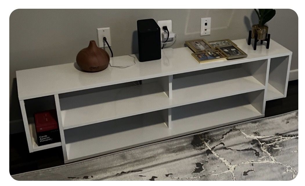 White tv Stand