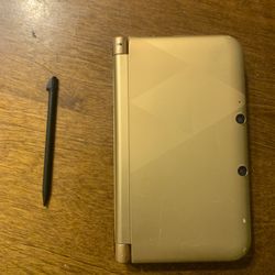 3DS XL:  The Legend of Zelda A Link Between Worlds Gold Limited Edition 