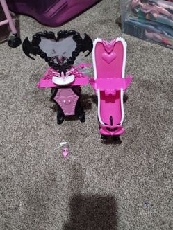 Monster high draculaura bathroom playset