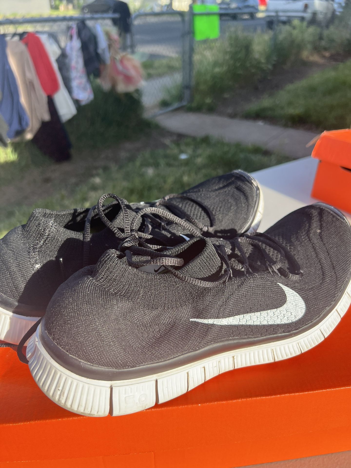 Women’s 10.5 Nike Free Flyknit