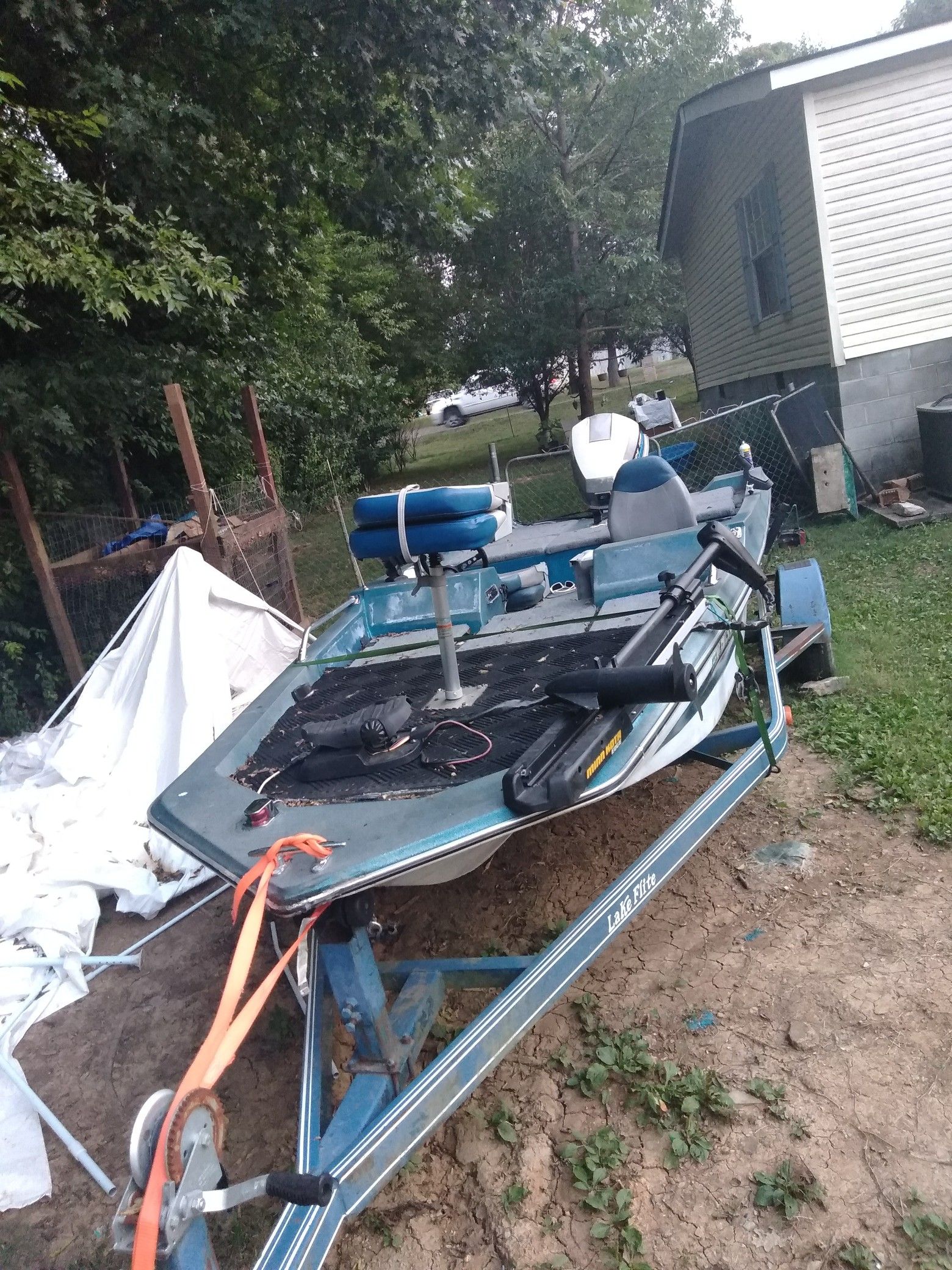 1984 Aries bass boat