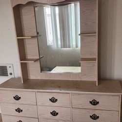 9 Drawer With Mirror